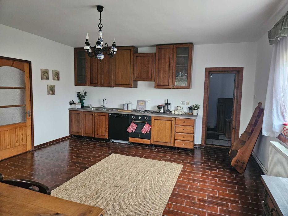 Vand casa cu teren generos la Sacosu Turcesc