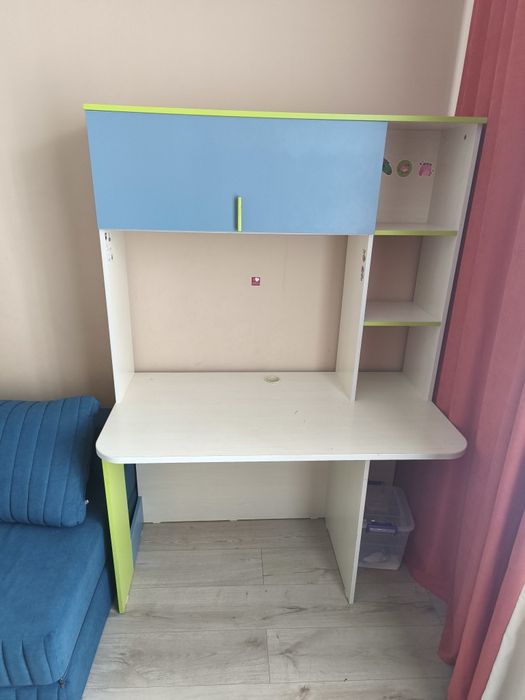 Стол детский, письменный