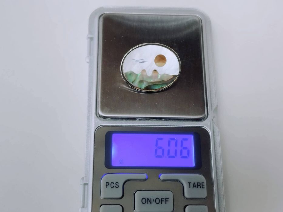 Veche brose ovala cu peisaj din sidef, copii