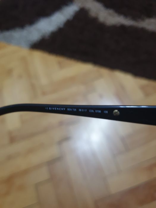 Ochelari de soare Givenchy originali stare perfecta 200 lei