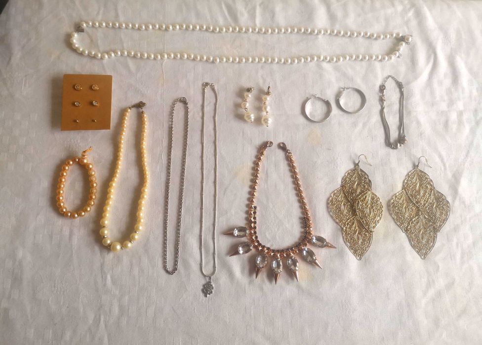 Cercei, coliere pentru domnisoare