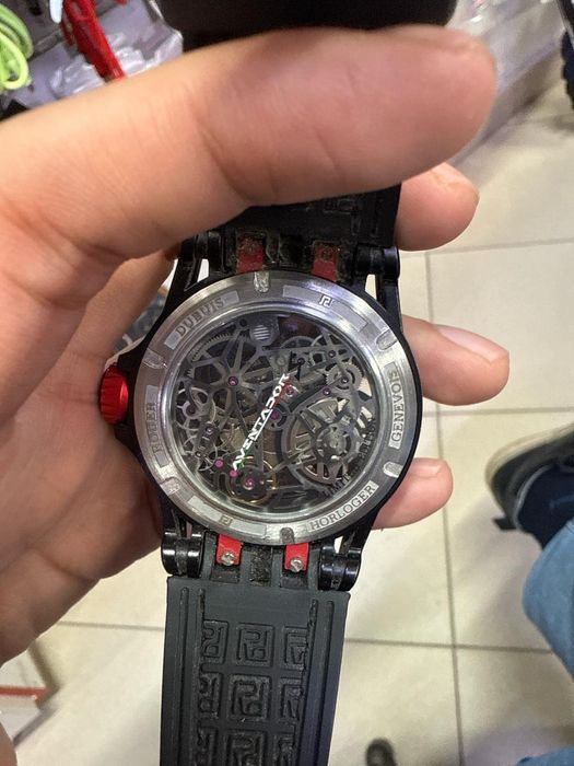 Часы оригинал требует малого ремонта