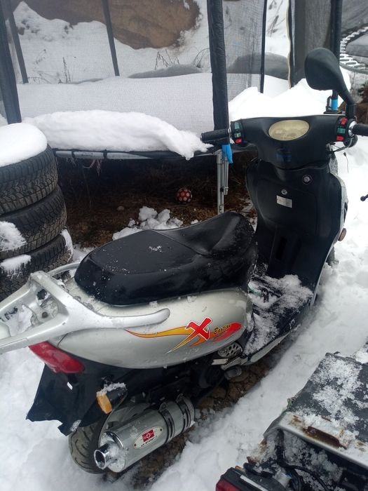 Vând scutere defecte