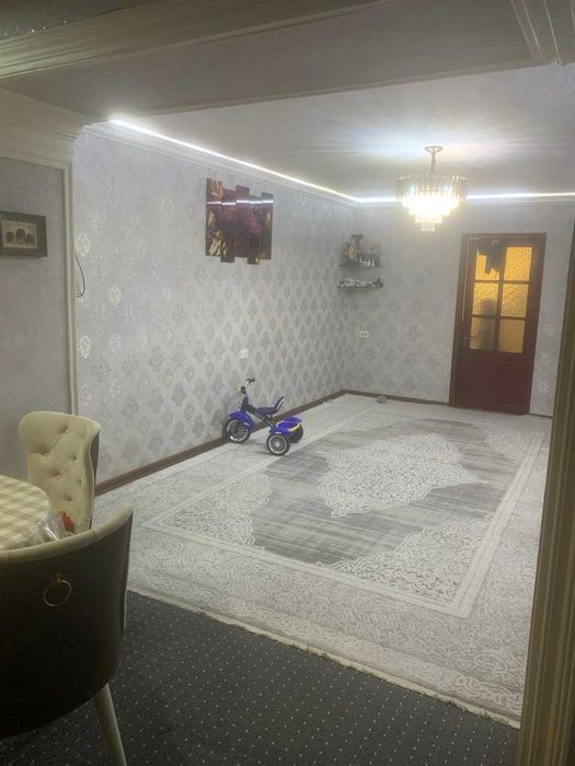 Чиланзар 8 кв  2/1/4  2 ком Кирпич. Балкон 2х6. Oрентир Парус