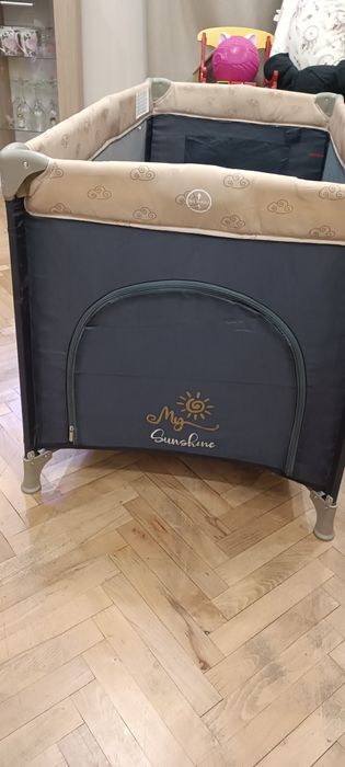 Кошара за бебе , сгъваемо травъл легло (неразличимо от ново )