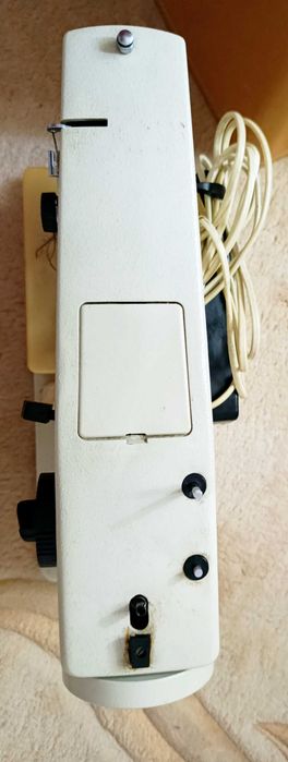 Mașina de cusut electrica , Nicoleta. Aproape noua. Cu pedala
