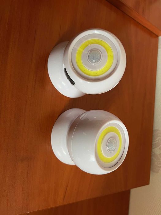 LED лампа на батерии със сензор за движение