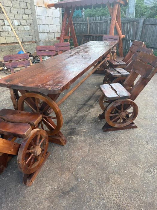Mobilier din lemn masiv
