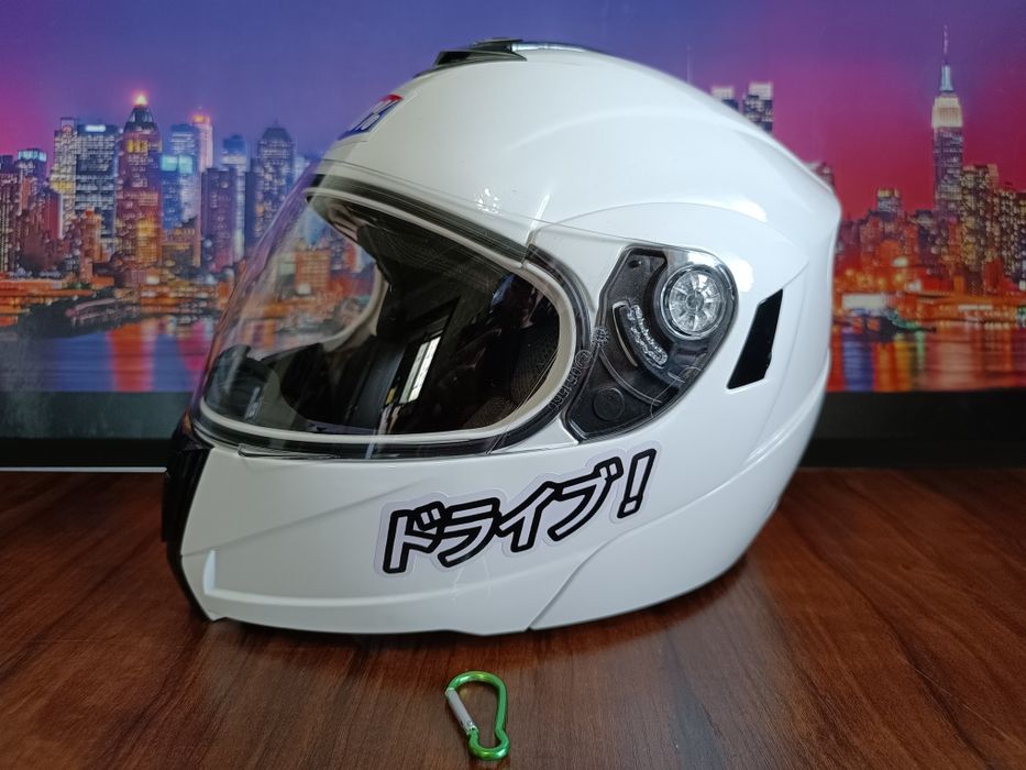 Мото шлем от бренда LEOPARD