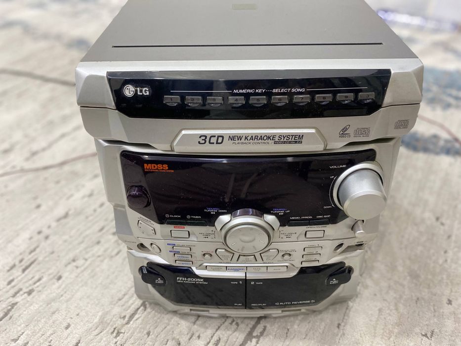 Muzikalni sentr LG 2000WAT