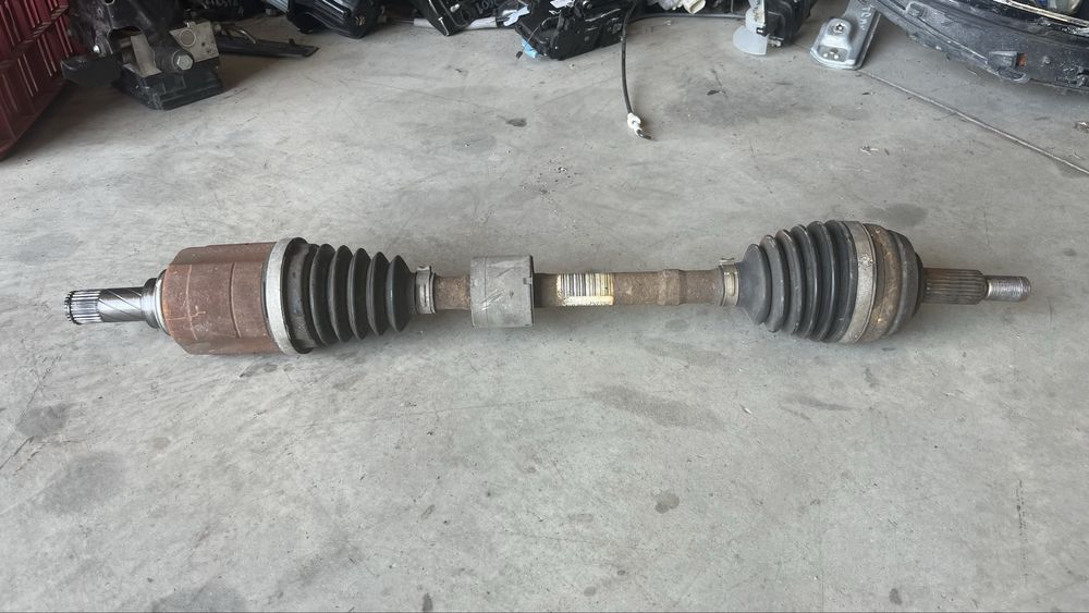 Dacia Duster 2010- полуоска