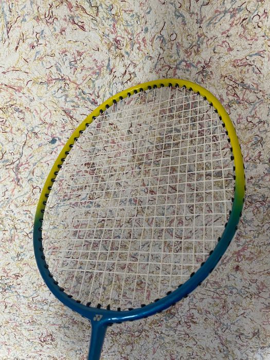 Badminton raketka yangiday