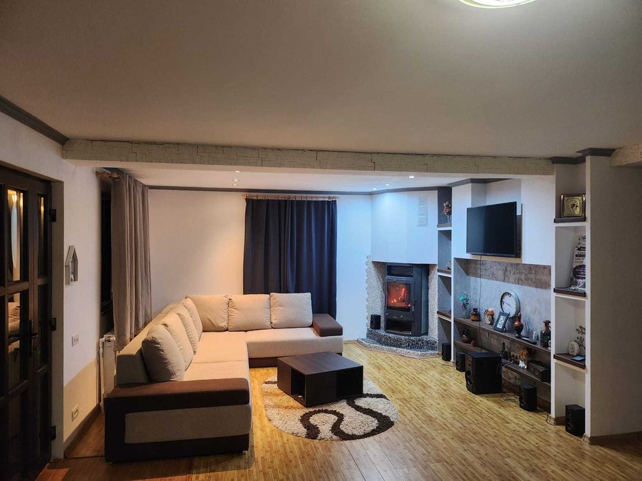 Casa cu mansarda,suprafata 130mp,4 cam,curte 720mp, drum servitute