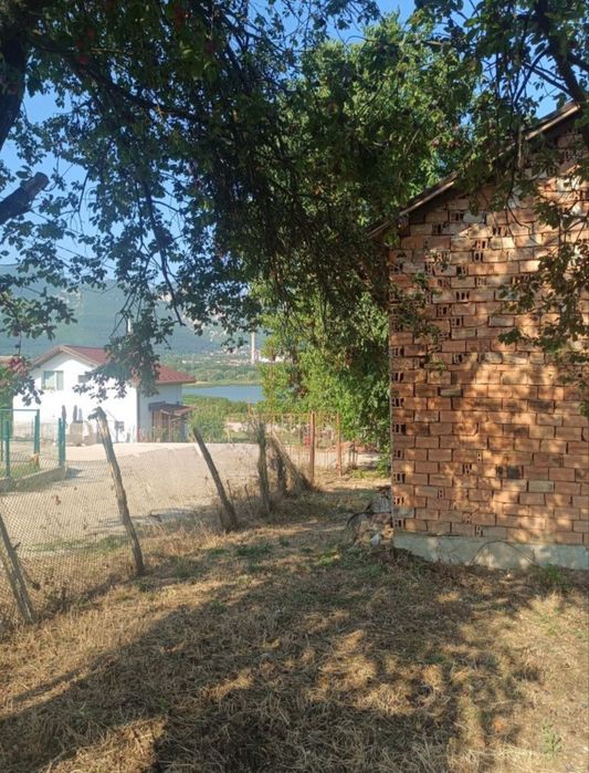 Имот с гледка към язовир и на 3мин. от гр. Враца