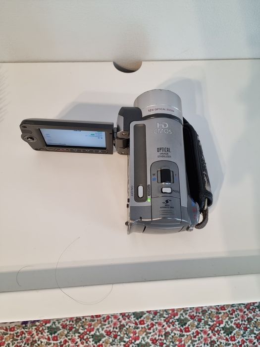 Цифровая Видеокамера Canon Vixia hf100 оригинал