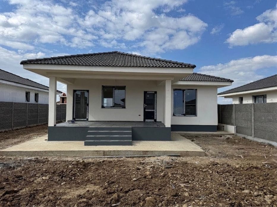 Vand casa Santandrei - acces din drumul principal - toate utilitatile