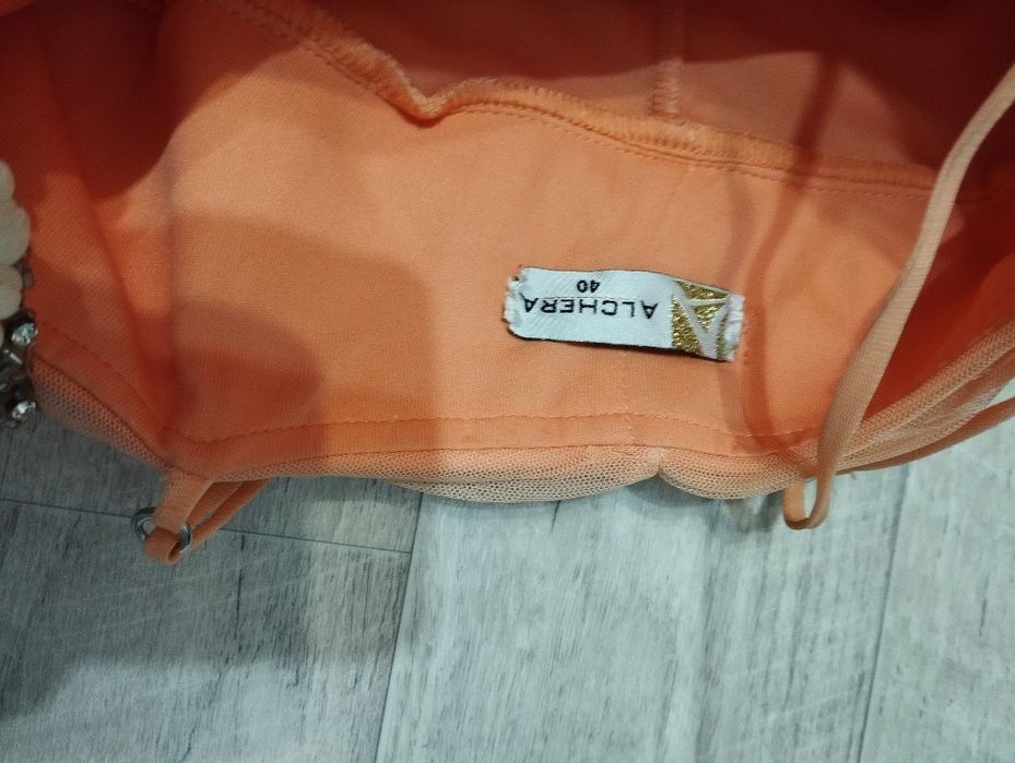 Новое платье с этикеткой