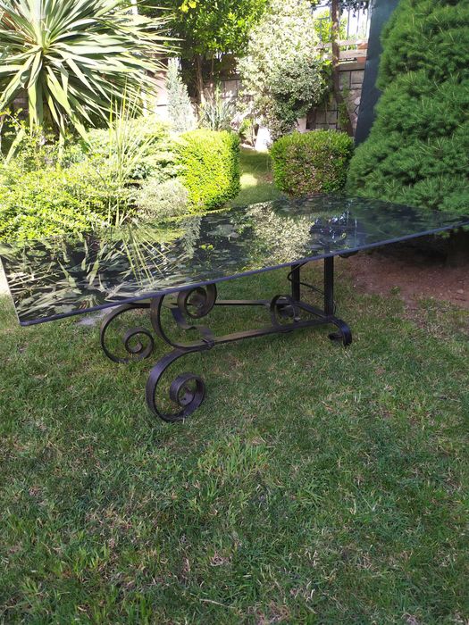 Уникат ! Маса ковано желязо + плот закалено рисувано стъкло .