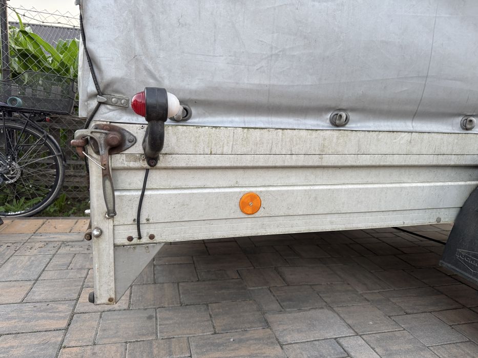 Remorca 1300kg acoperita