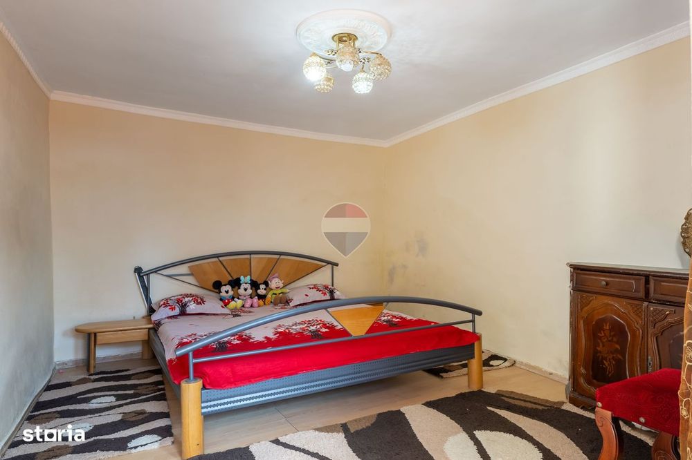 Casă de închiriat cu 4 camere în Pârneava – mobilată și utilată