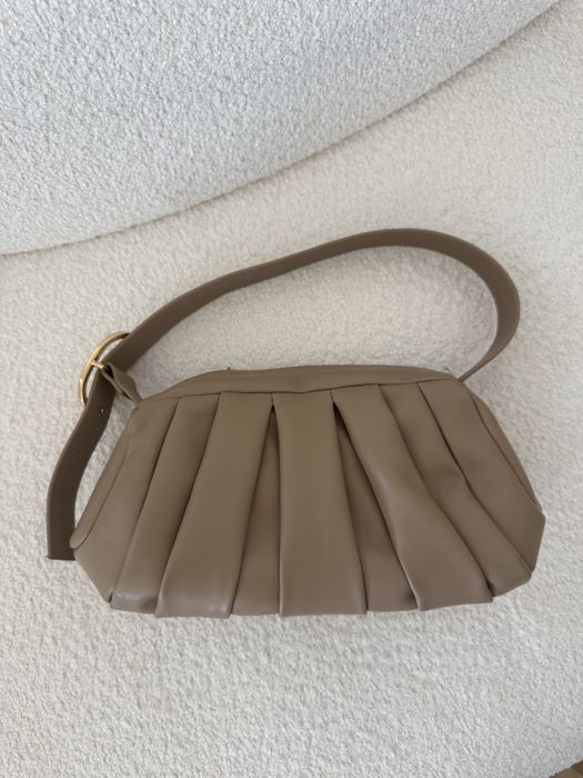 Чанти на NA-KD, Mango, Zara и други