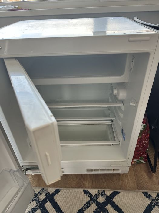 Вграден хладилник Beko – отлично състояние