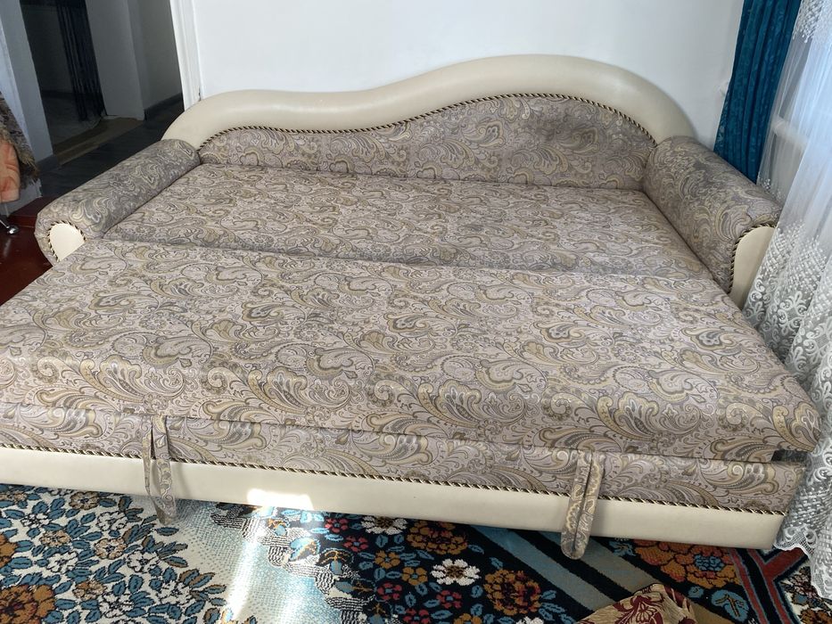 Продам диван и два кресла