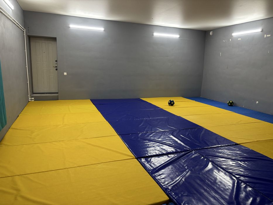 С р о ч н о Продам СПОРТЗАЛ в Подвальном помещение