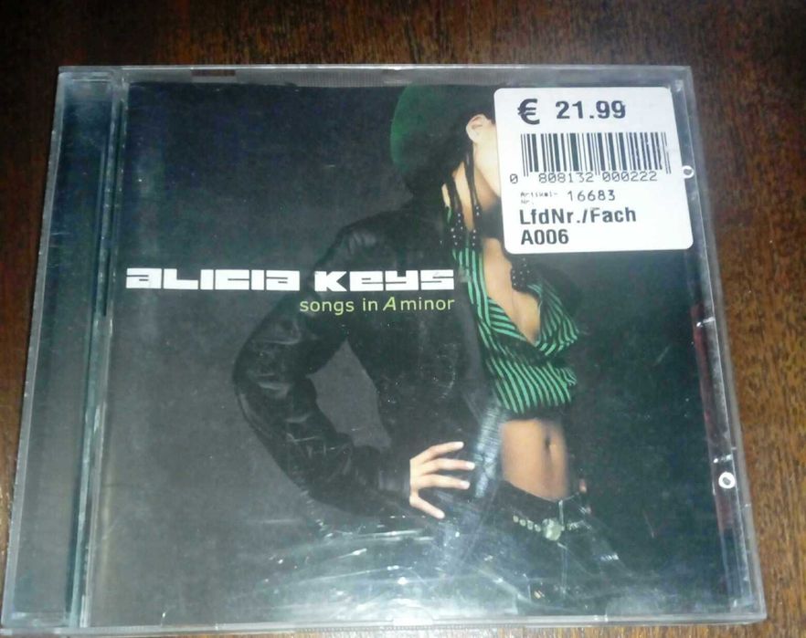 Оригинални CDта с различна музика: Alicia Keys, E. Sande, Слави, Брамс