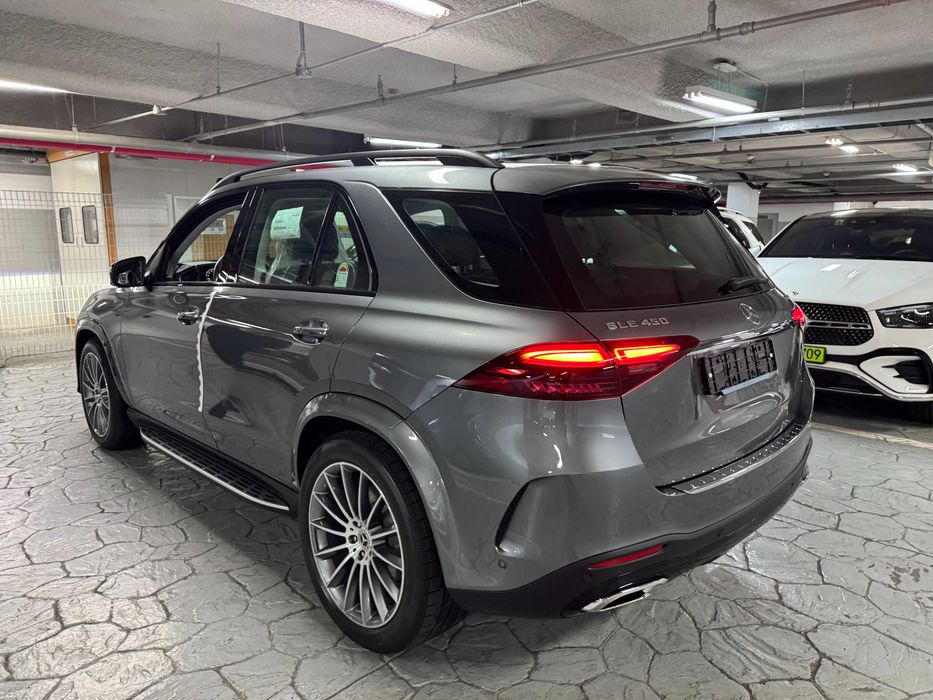 GLE 450 SUV Graphite gray on black