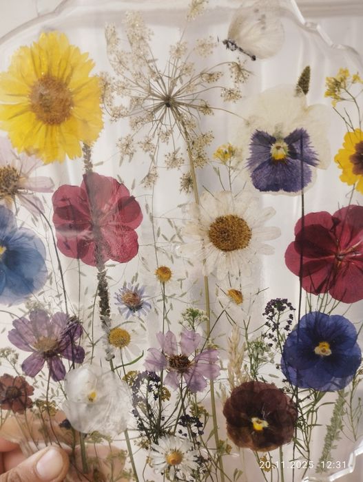 Панно картина из настоящих цветов и эпоксидной смолы