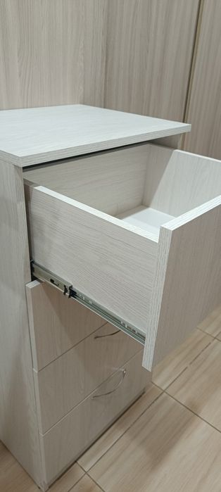 Комод с высокими выдвижными ящиками