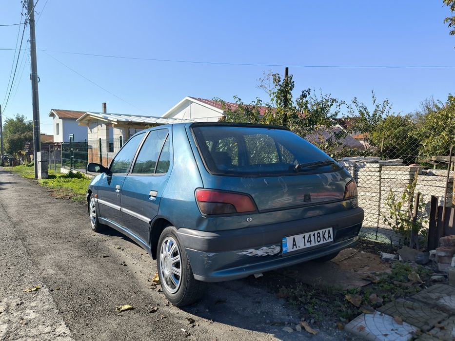 Продавам "Пежо 306"