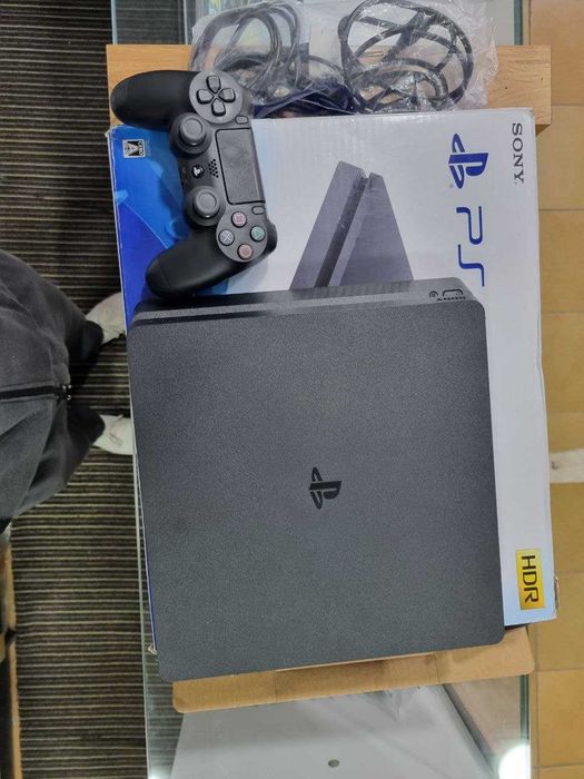 Продам игровая Приставка PS4 почти новой