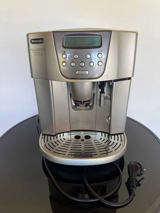 Vând espressor automat De'Longhi Magnifica Pronto Cappuccino