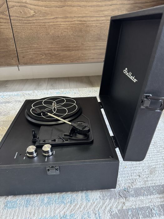 Проигрыватель виниловых пластинок Goka