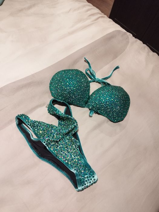 IFBB състезателни бикини/бански ( руски )