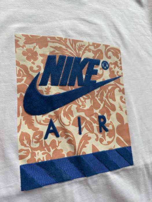 Мъжка,памучна,бяла тениска Nike с тъмно синьо лого