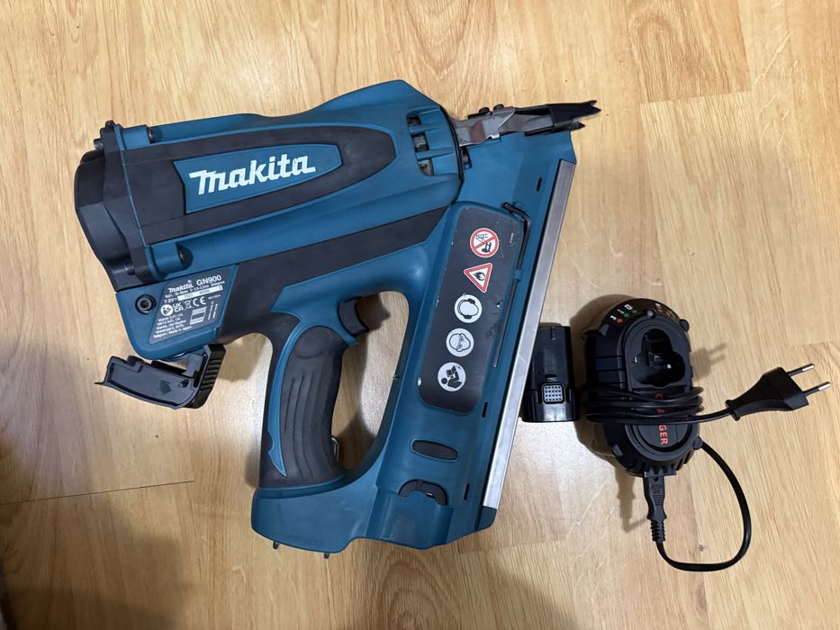 Такер за Пирони Makita GN900