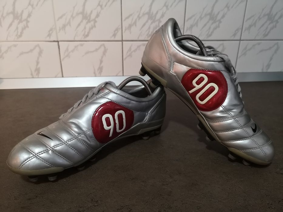 Vând ghete de fotbal Nike Total90