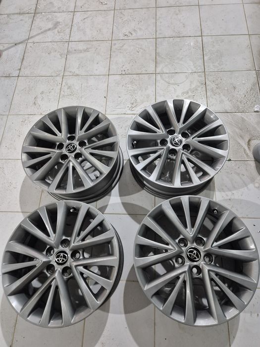 Продам оригинальные диски камри 55