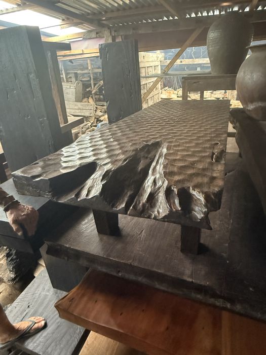 Маса от екзотично дърво