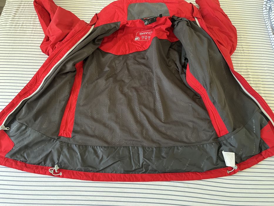 Оригинално дамско водонепромокаемо яке Mammut размер М