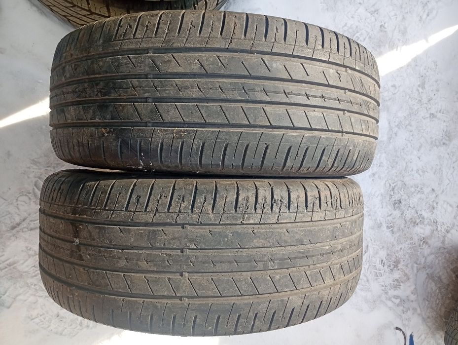 Продам две покрышки 215/55 r17.