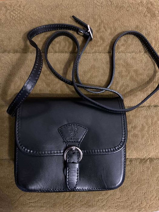 Продавам дамска чанта.