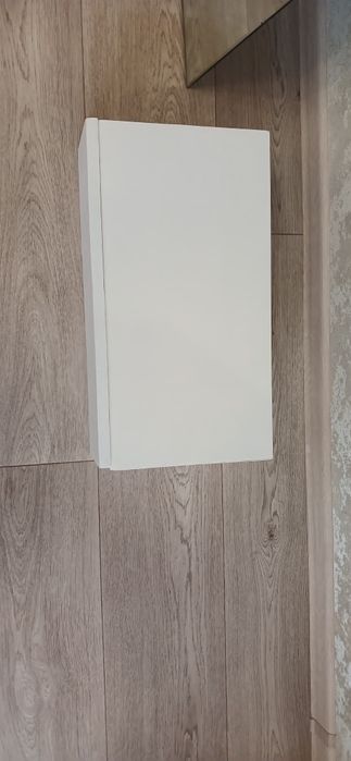 Зеркало с полочкой-тумбочкой