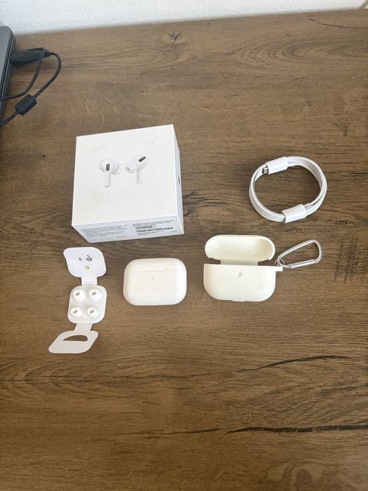 AirPods Pro defecte + accesorii