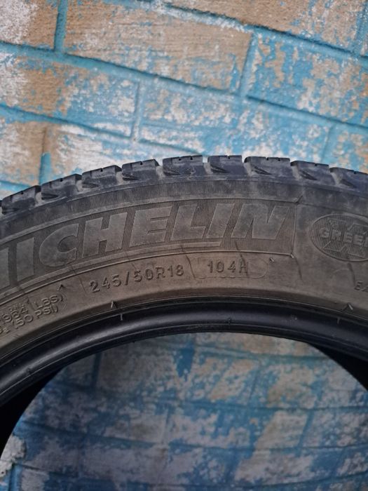Продам две резины Мишлен.