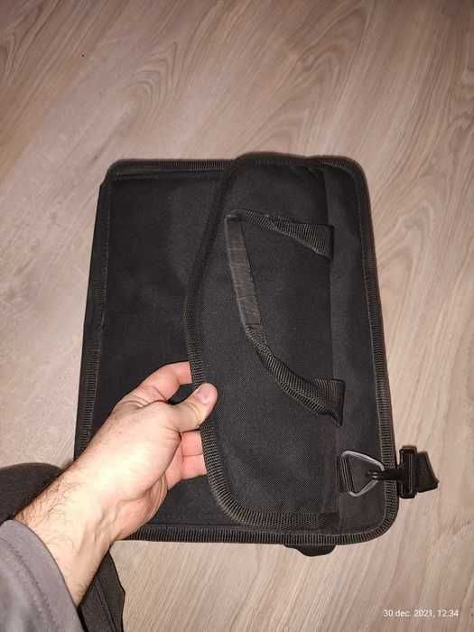 Geanta solida de laptop cu 4 compartimente