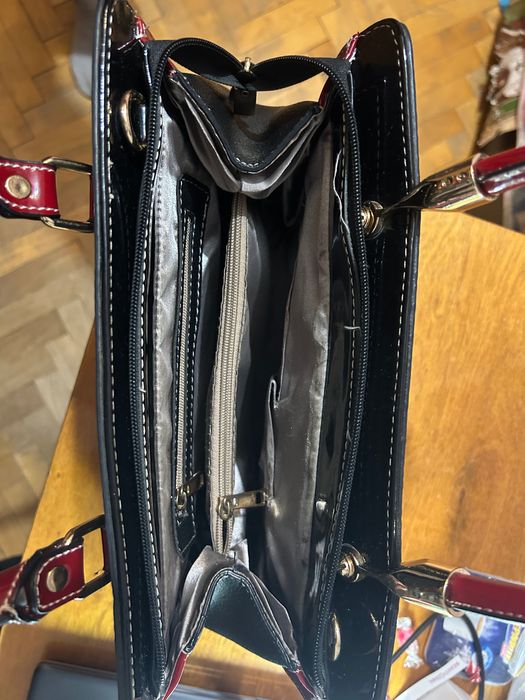 Дамска чанта, черно-червена